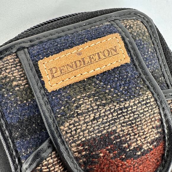 Pendleton Wool Zip Up Wristlet Wallet - Picture 2 of 7
